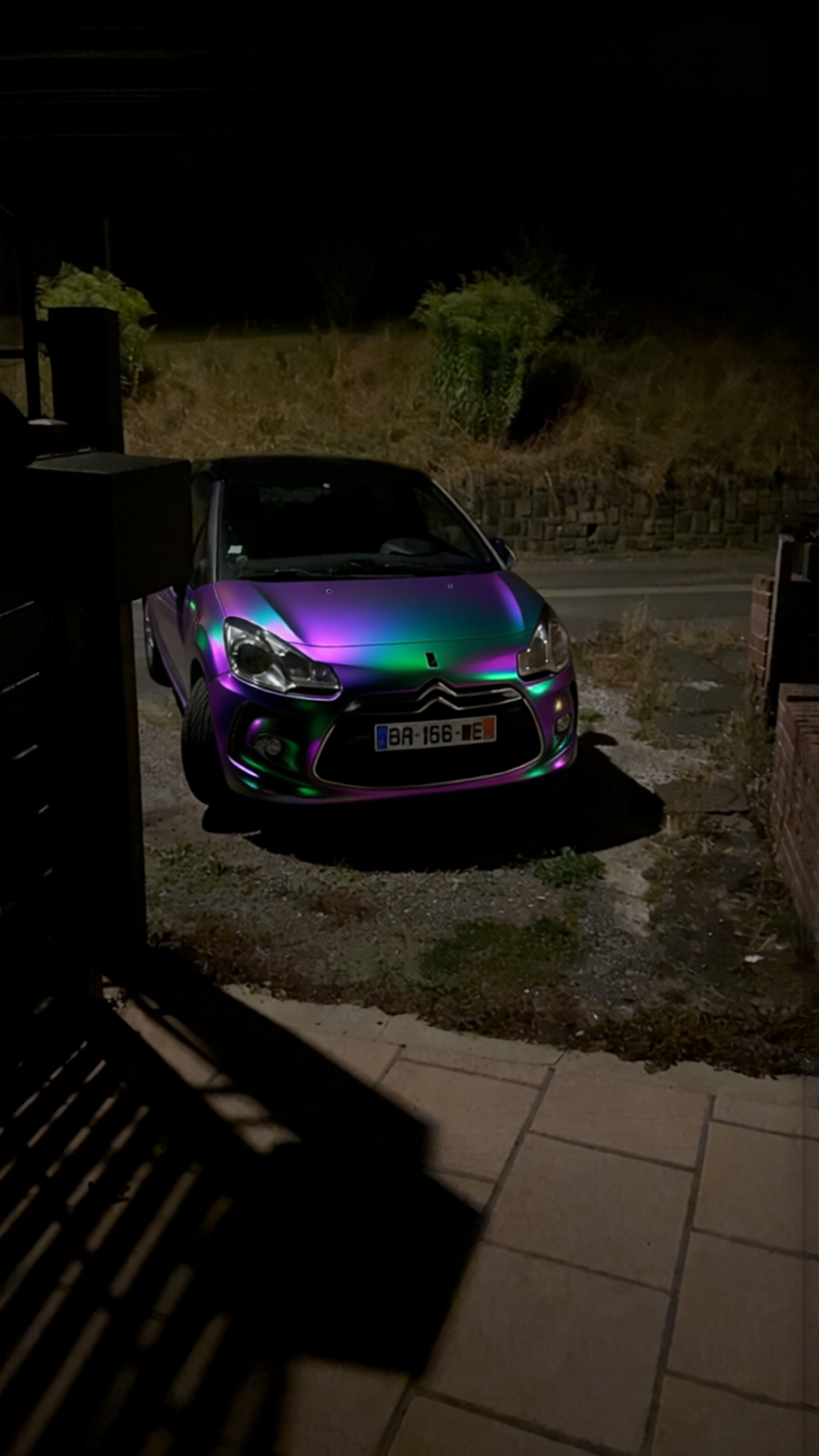 Citroën DS3 rendered in Purple Green gloss wrap