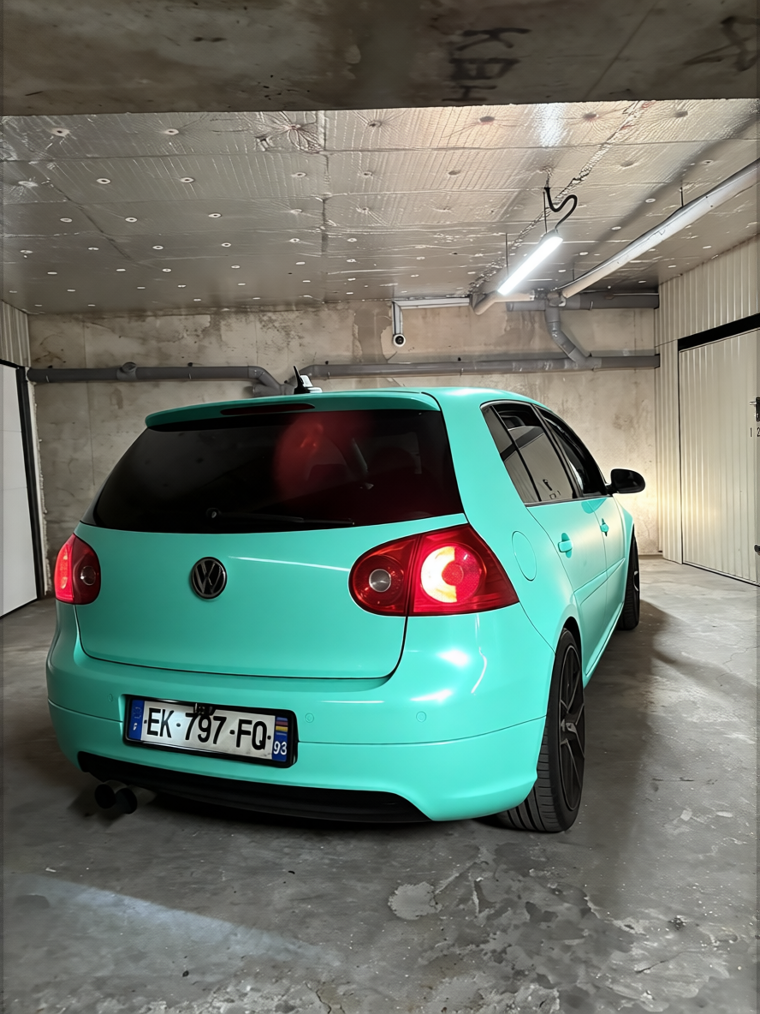 Volkswagen Golf rendered in Super Gloss LB Tiffany Blue gloss wrap