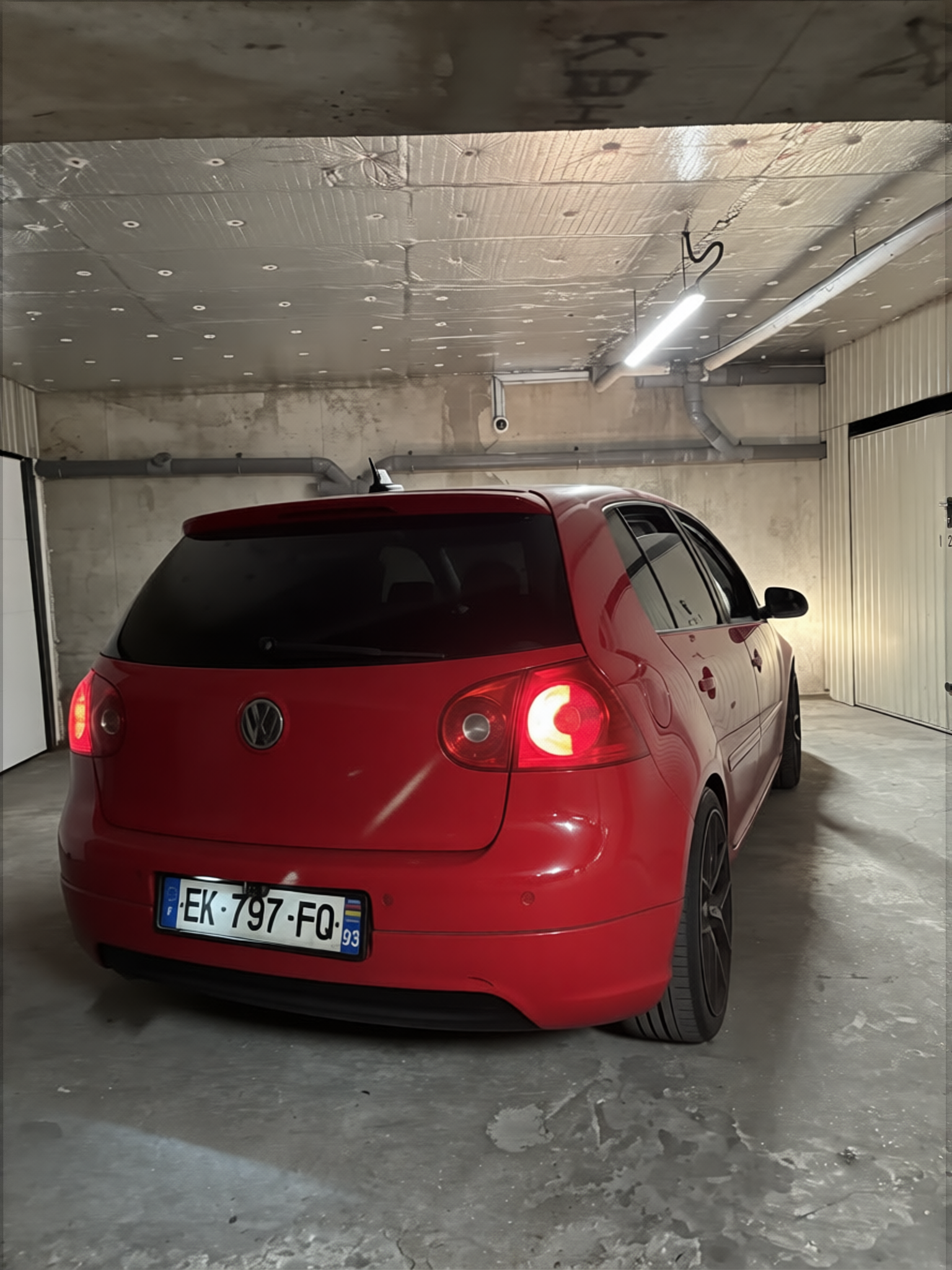 Volkswagen Golf rendered in Ferrari Red gloss paint