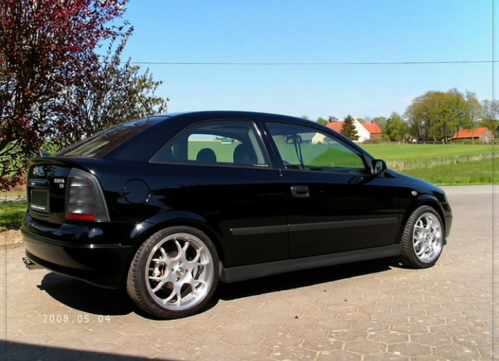 Car rendered in Black gloss paint