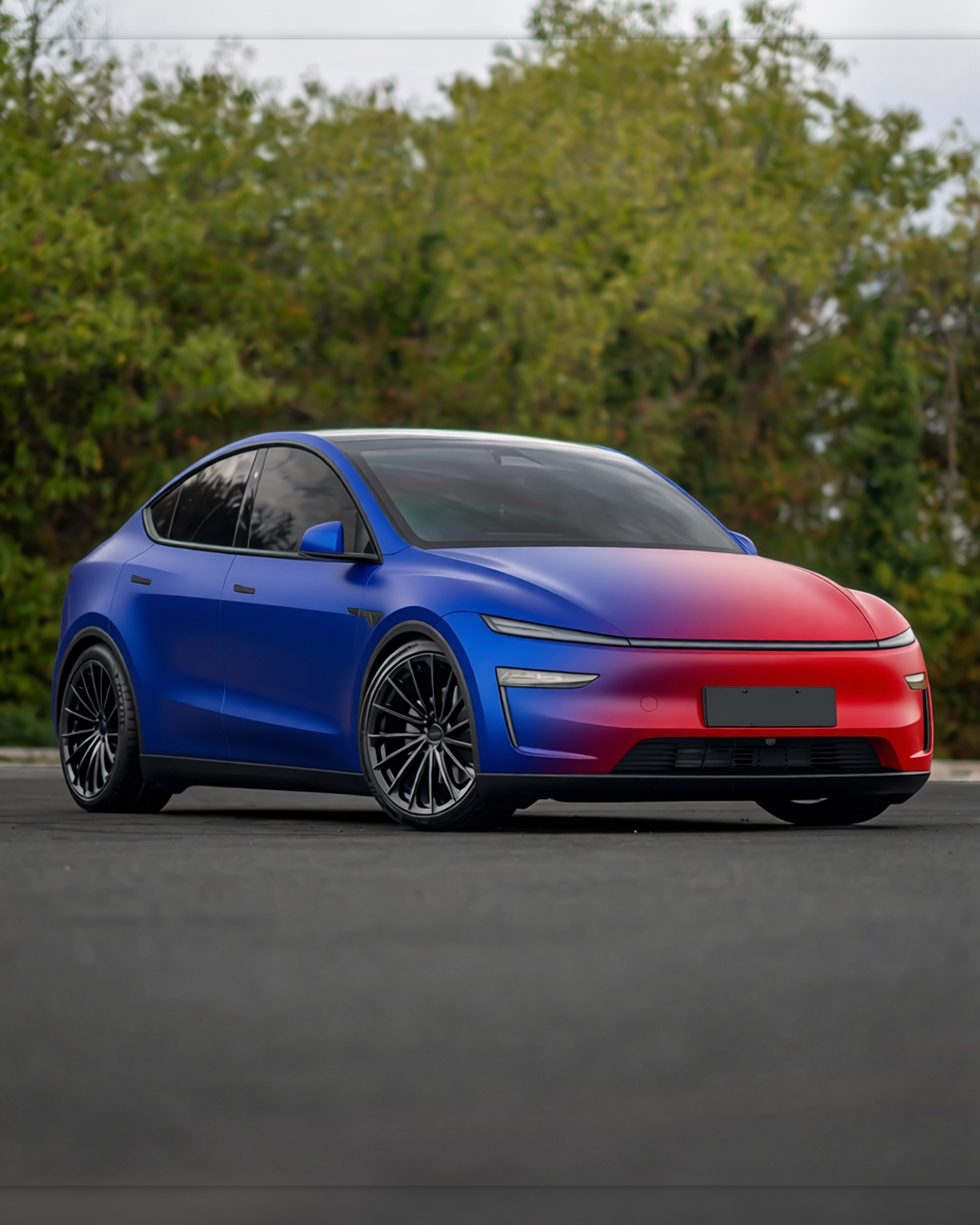 Tesla Model Y rendered in Satin ColorFlow Roaring Thunder Blue/Red gloss wrap