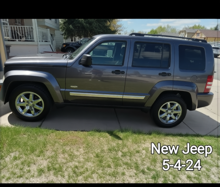 Jeep Commander rendered in Nardo Grey gloss paint